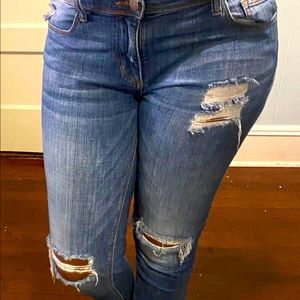 id:23 Distressed Skinny Jeans Size 29